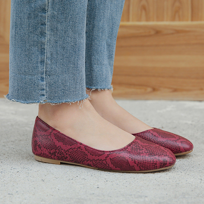 
                      
                        Large Size Snake Pattern Pumps Female Comfortable Flat Heel Soft Bottom Lazybones' Shoes - RewaGold
                      
                    