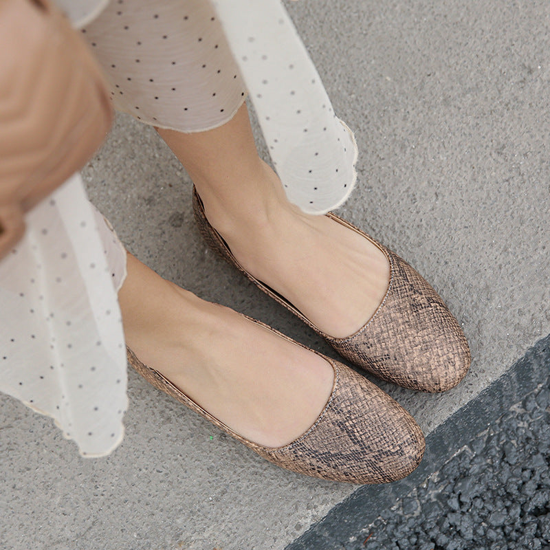 
                      
                        Large Size Snake Pattern Pumps Female Comfortable Flat Heel Soft Bottom Lazybones' Shoes - RewaGold
                      
                    